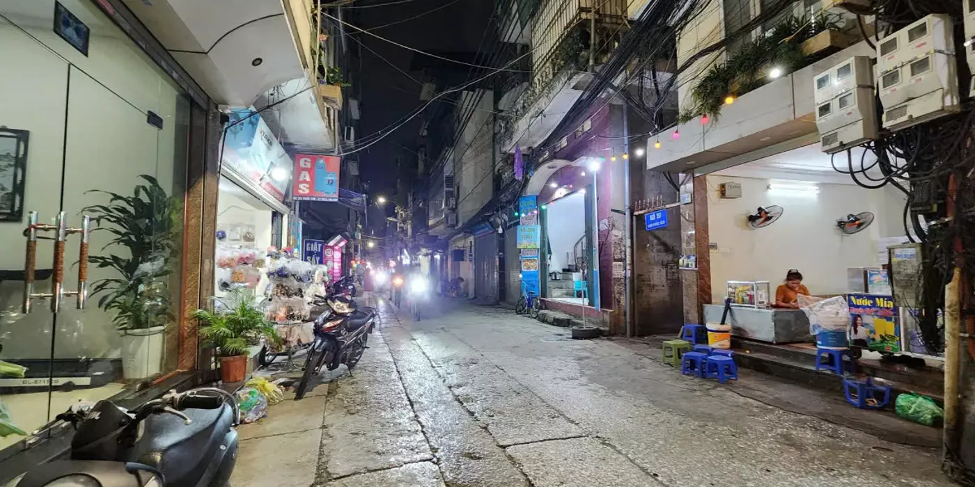 BÁN NHÀ PHÚC TÂN, HOÀN KIẾM. MẶT TIỀN 10M RỘNG THOÁNG. NHÀ 40M 4 TẦNG, GẦN ĐƯỜNG ÔTÔ TRÁNH.