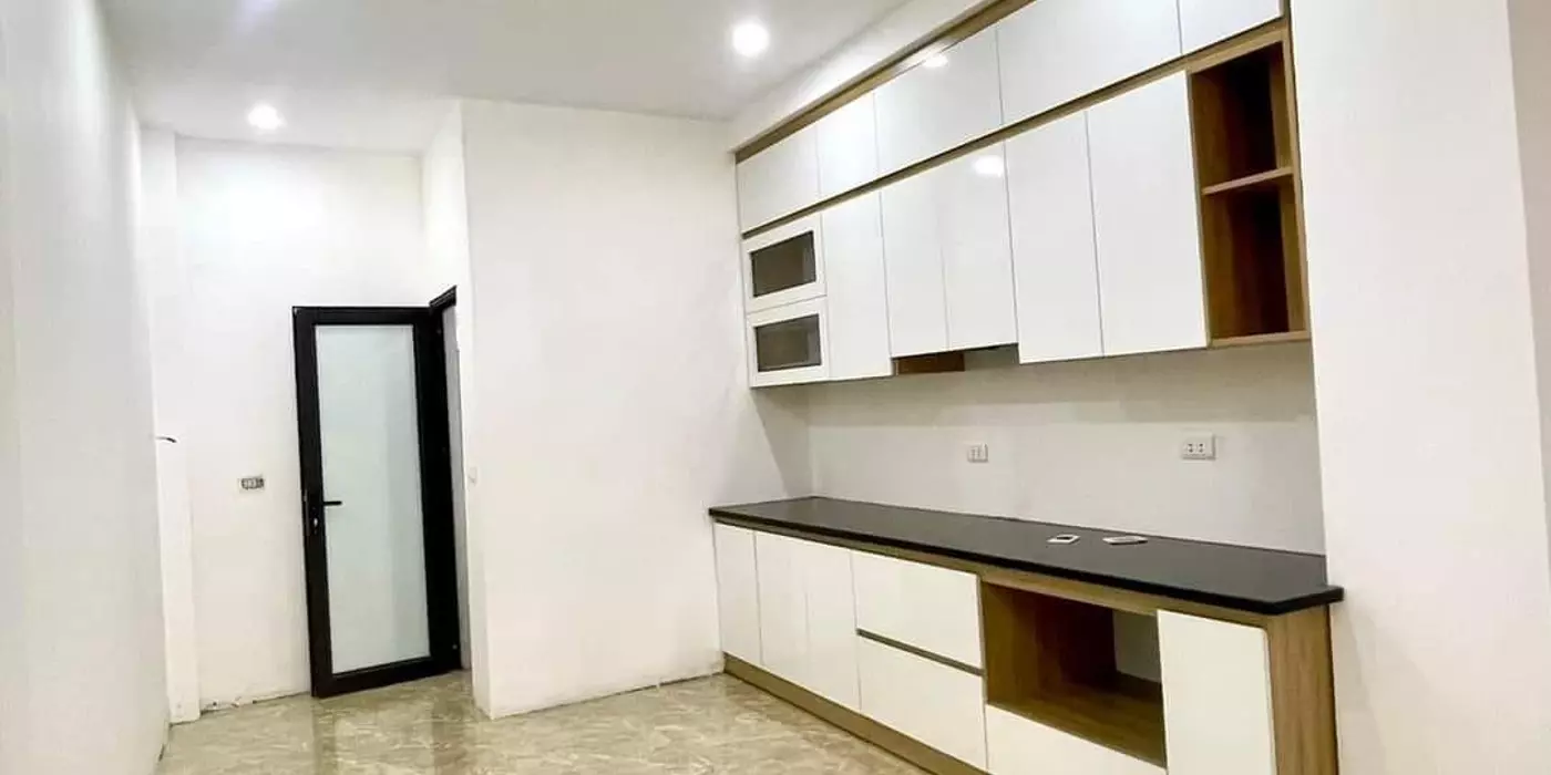 Bán nhà 5 tầng xây mới ,ngõ nông, ô tô gần 32m2 hơn 3 tỷ.