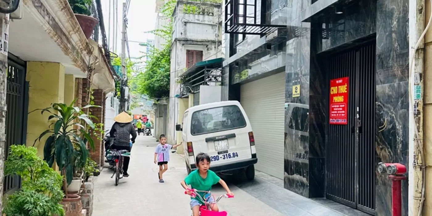 BÁN NHÀ CẦU GIẤY 46M CÁCH 1 NHÀ RA Ô TÔ TRÁNH NHAU, HÀNG XÓM GIÁO SƯ. GIÁ 4,8 TỶ