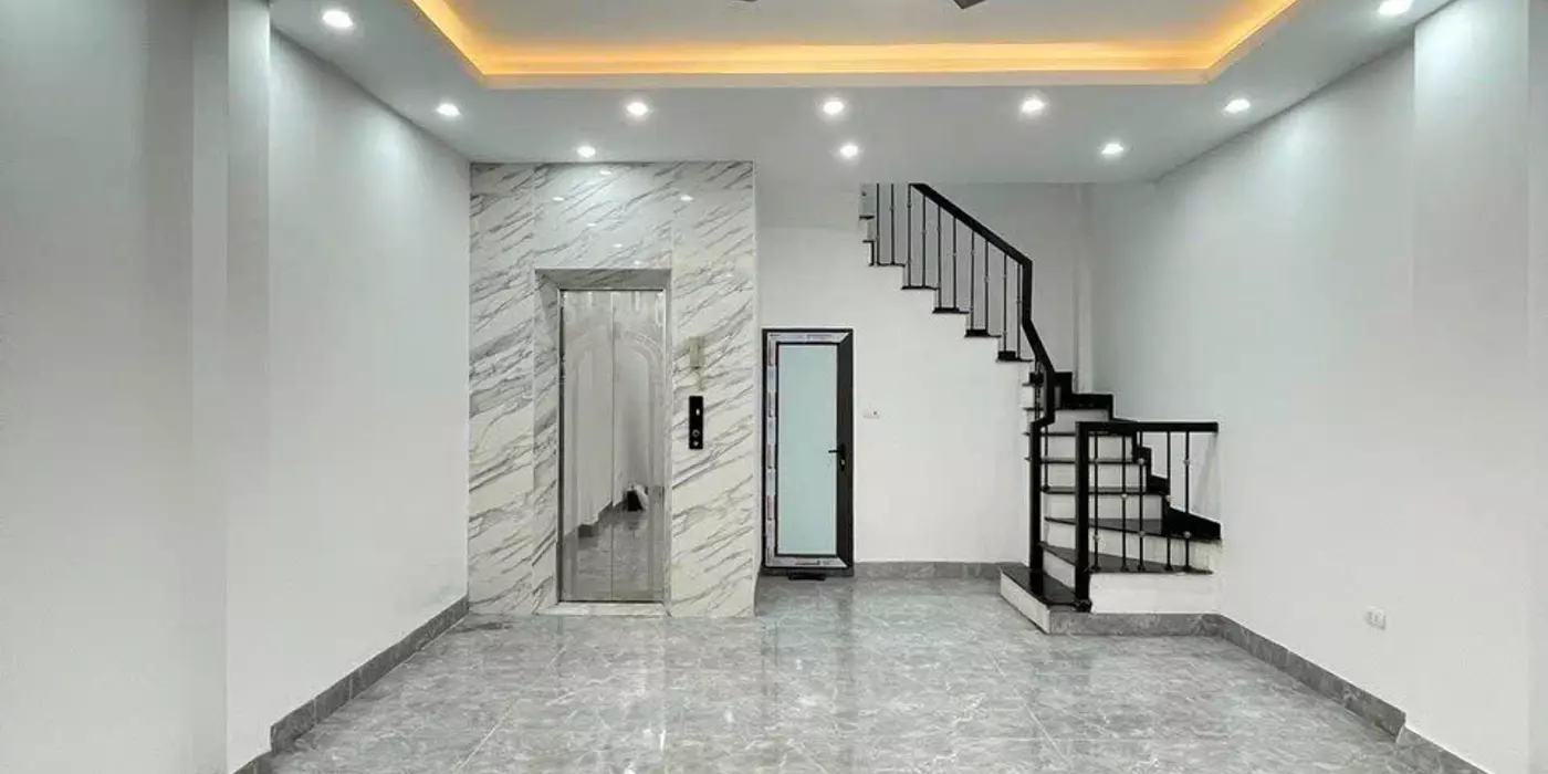 BÁN NHÀ TẠI ÂU CƠ, CÁCH MẶT ĐƯỜNG 15M, 6 TẦNG THANG MÁY, GIÁ 9.72 TỈ, Miễn TG