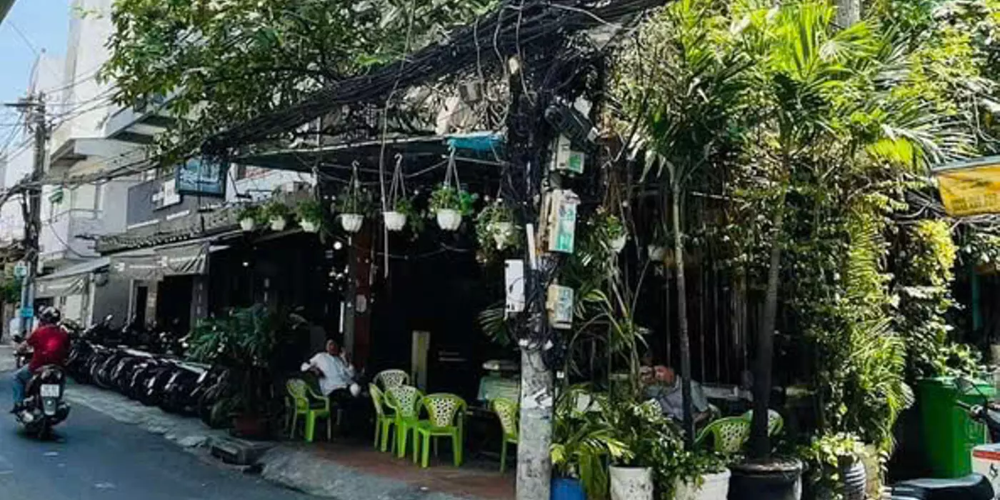 BÁN NHÀ MẶT TIỀN ĐƯỜNG VÀ HẺM, VỊ TRÍ ĐẸP, SÂN RỘNG TẠI ĐƯỜNG XÓM CHIẾU, PHƯỜNG 18, QUẬN 4, TP