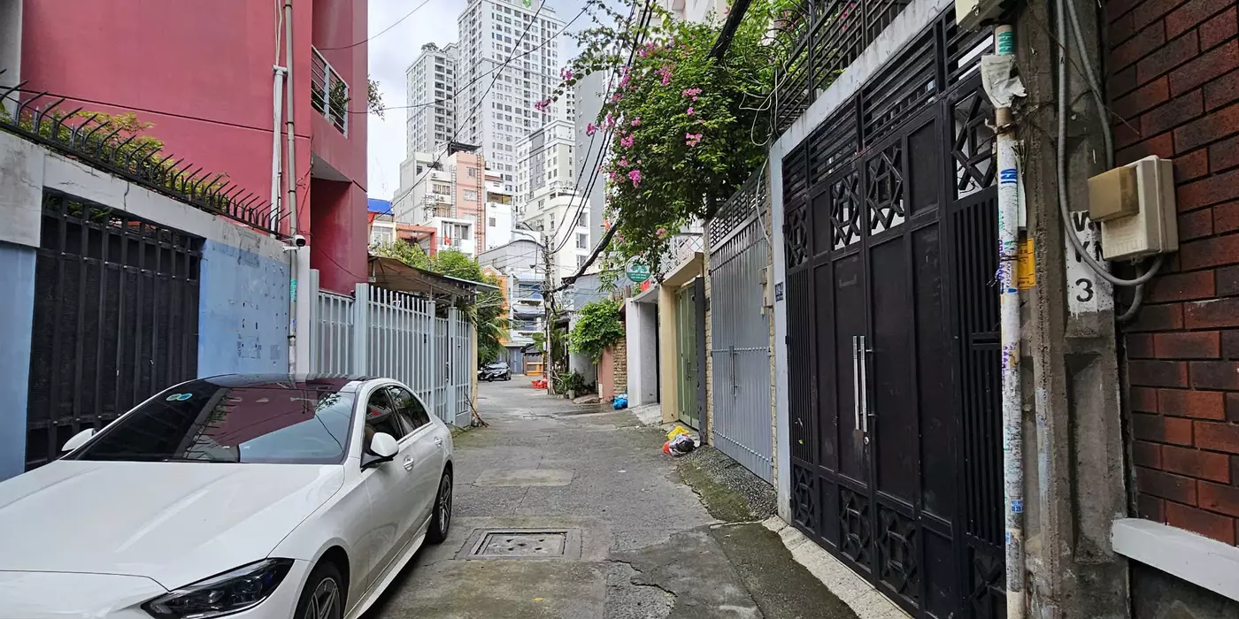 Mặt tiền Ngang 4 x 21 ĐÚC 4TẤM  Q4 có 200 triệu m 
vay bank 70% sát Q1,2...1 phút