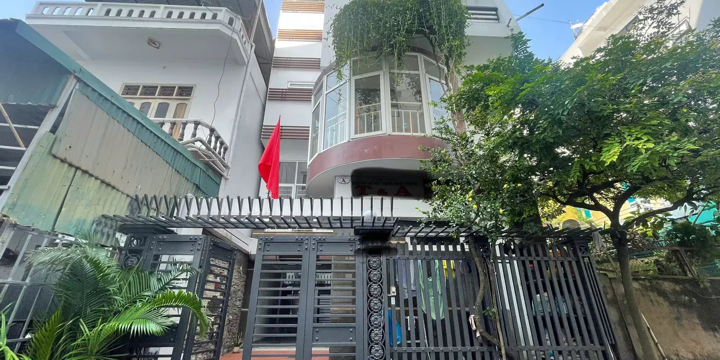 Bán nhà Nguyễn Bặc, trung tâm, gara ô tô, full nội thất, gần hồ, 85m, 4 tầng, MT 7.2m, giá không