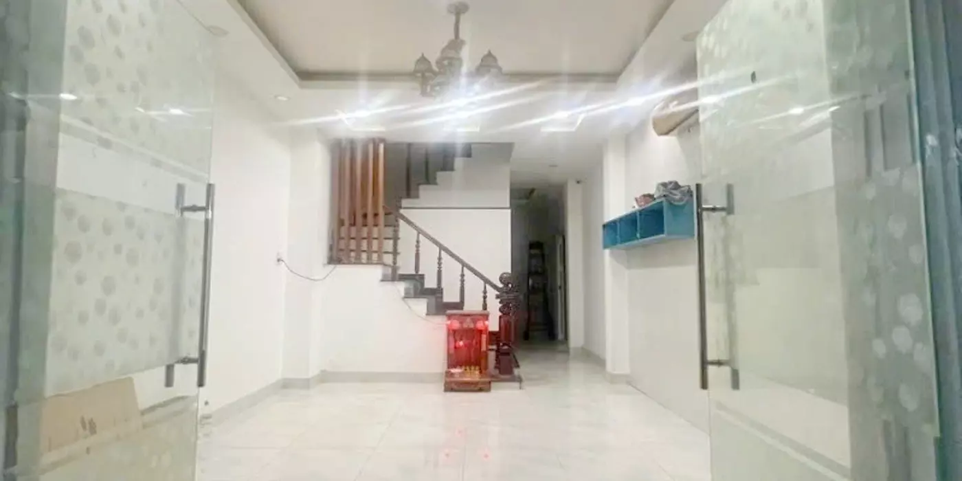 Dọn vào ở ngay nhà ngang 4, Lạc Long Quân, Tân Bình, Giá rẻ chưa tới 5 tỷ.