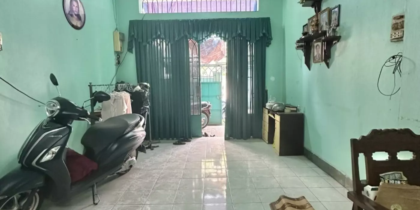 Bán gấp nhà C4, 45m2 tại Cách Mạng Tháng 8, P4 Tân Bình 5.x Tỷ.