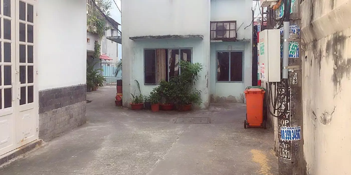 QUẬN 7, TRẦN XUÂN SOẠN - NHÀ 2 MẶT TIỀN HẺM - NGANG HƠN 5M CÁCH MẶT TIỀN CHỈ 30M - CHỈ 5T TL