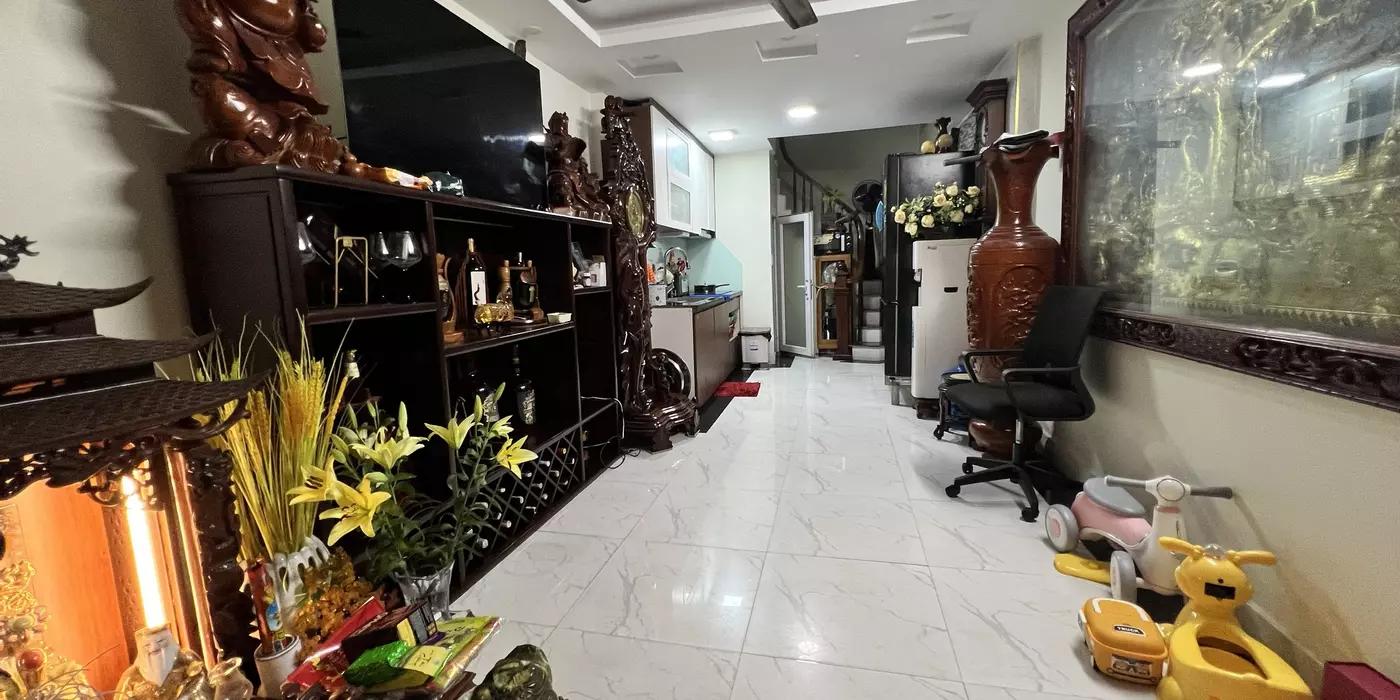 Chủ nhà cần bán để mua nhà to hơn, Ô tô đỗ cổng, ngõ thông các ngả, 30 m2 giá 5,35 tỷ