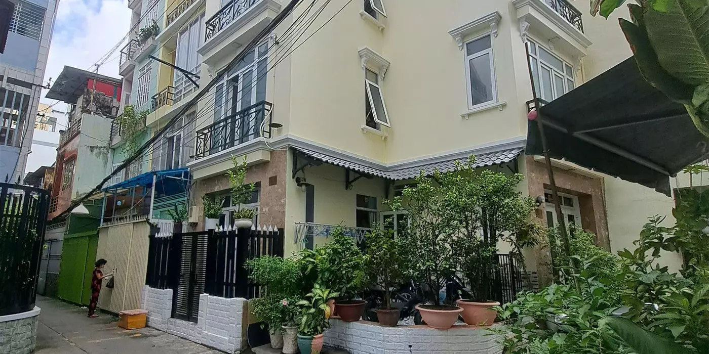 **Nhỉnh 11Tỷ-Nhà Đẹp Lô Góc Quận Nhất,Ngang Hiếm 7.2X10m, 4Tấm 6PN Đã HC