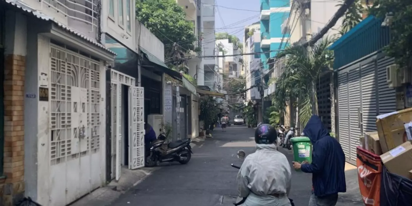 N33- Nhà Bán  Hoa Sứ   - XE TẢI VÀO NHÀ - DT : 110M2  GIÁ CỰC TỐT - 16 tỷ 9