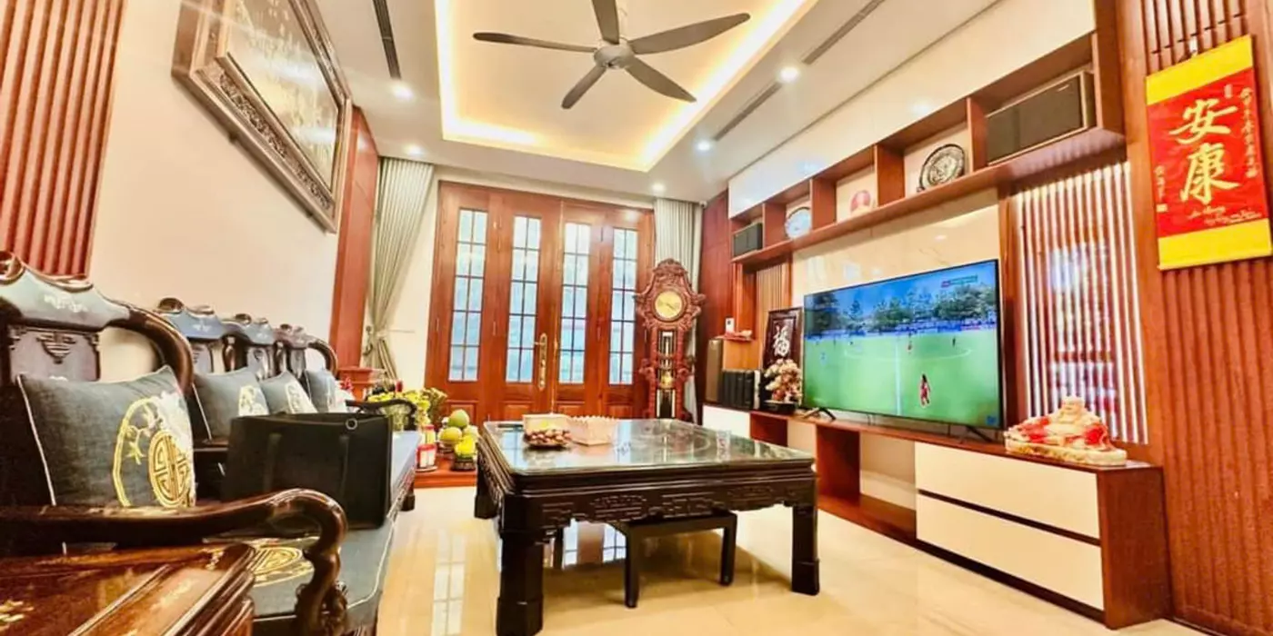 CÁN BỘ NHÀ NƯỚC BÁN NHÀ 99 M2 MẶT HỒ TRUNG KÍNH - KINH DOANH - Ô TÔ TRÁNH - GIÁ CHỈ 2X TỶ
CHÚ