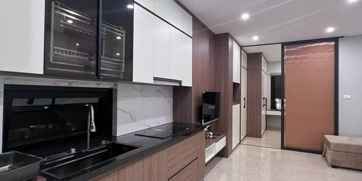 Chính chủ cho thuê căn 1N1K 50m đầu ngõ 140 Trần Duy Hưng. có ban công và máy giặt riêng