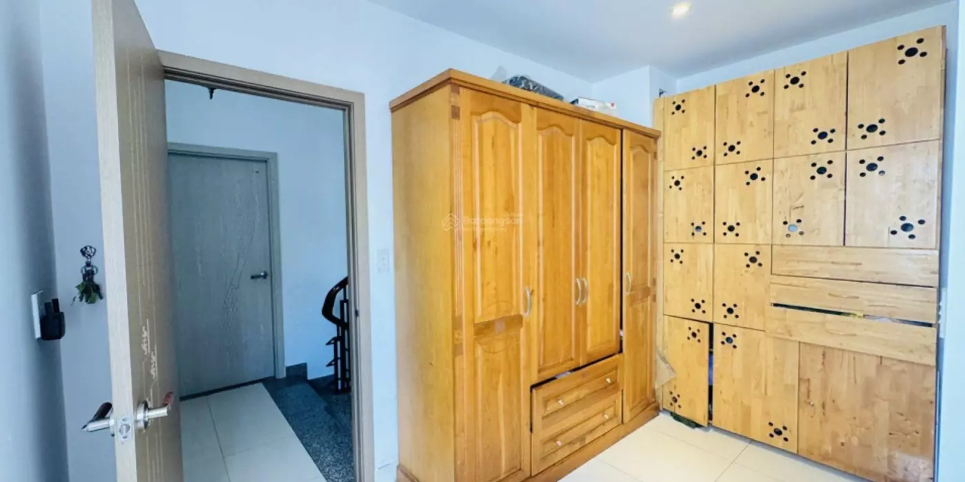 Nhà 2 tầng,130m2 giápTân Sơn Nhì, HXH cách 50m gần trường học, giá chỉ 5 tỷ..