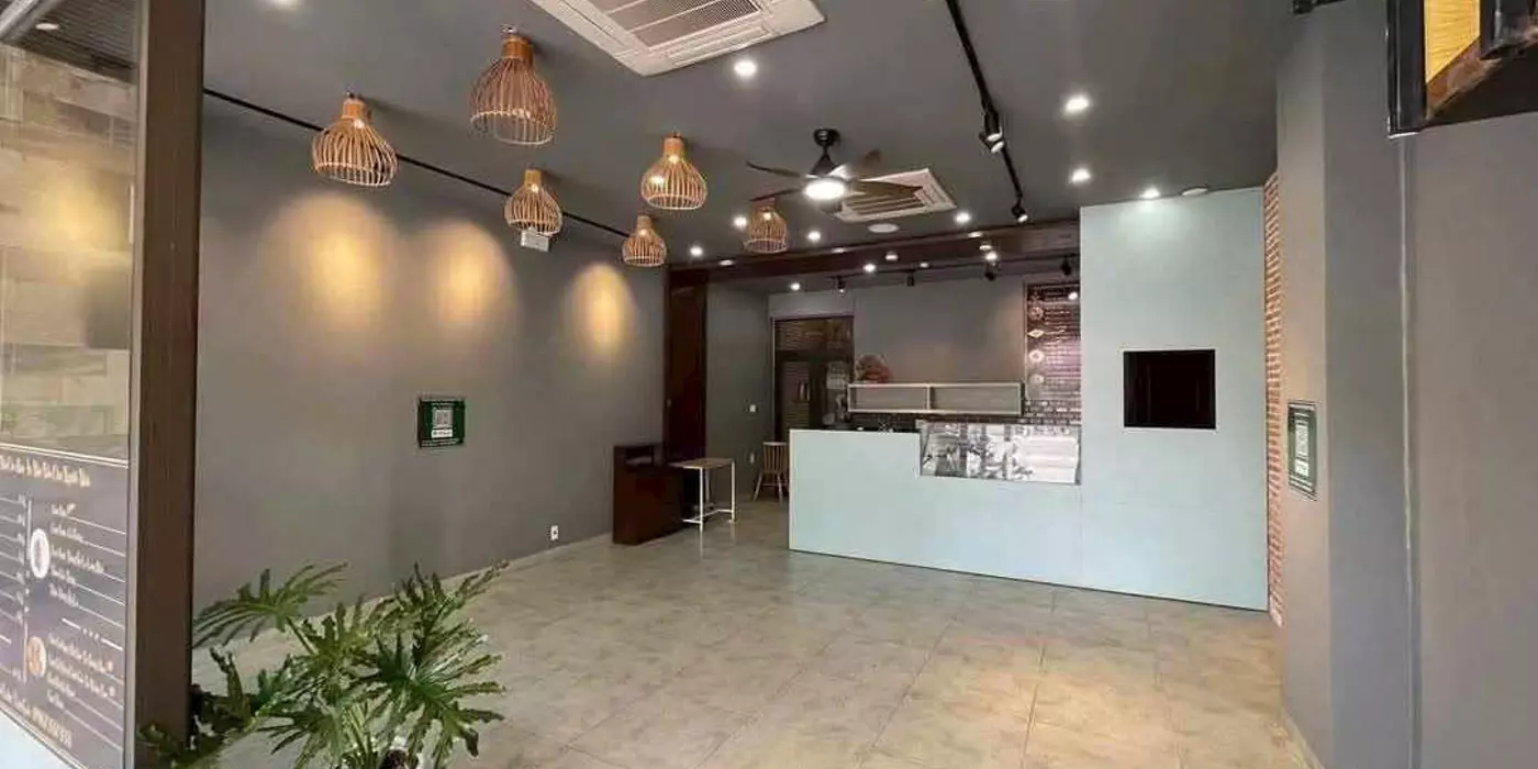 Cho thuê mặt bằng MT đường 2 Tháng 9 mới đẹp có điều hòa trống suốt