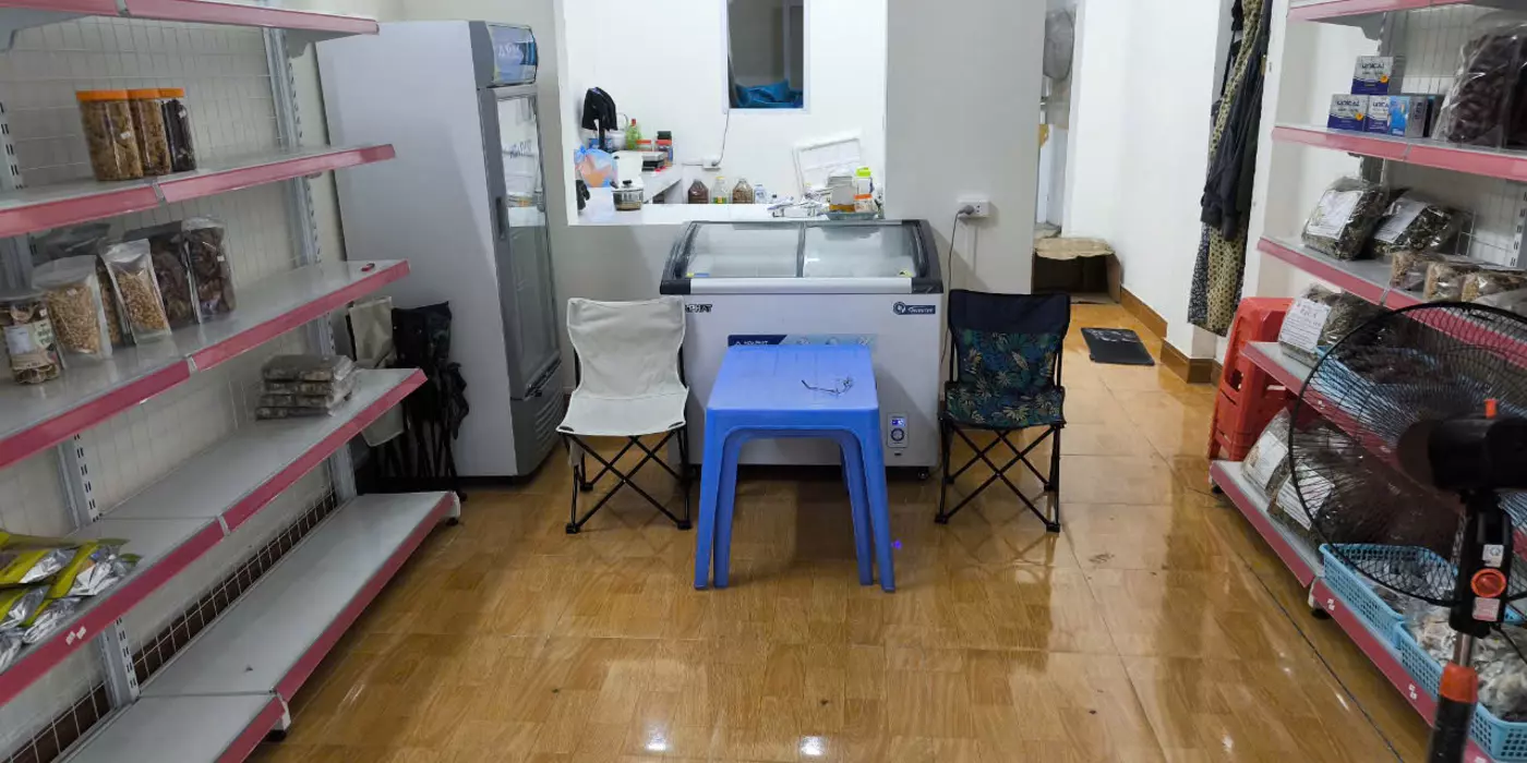 Cho thuê Tầng 1 nhà mặt phố Bùi Bằng Đoàn (cạnh chợ Hà Đông) để kinh doanh, giá 10 triệu.