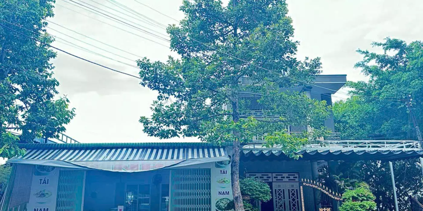 NHÀ VỪA Ở VỪA KINH DOANH
VỊ TRÍ ĐẮT ĐỊA, CÓ SẴN NHÀ VÀ CẢ MẶT BẰNG KINH DOANH