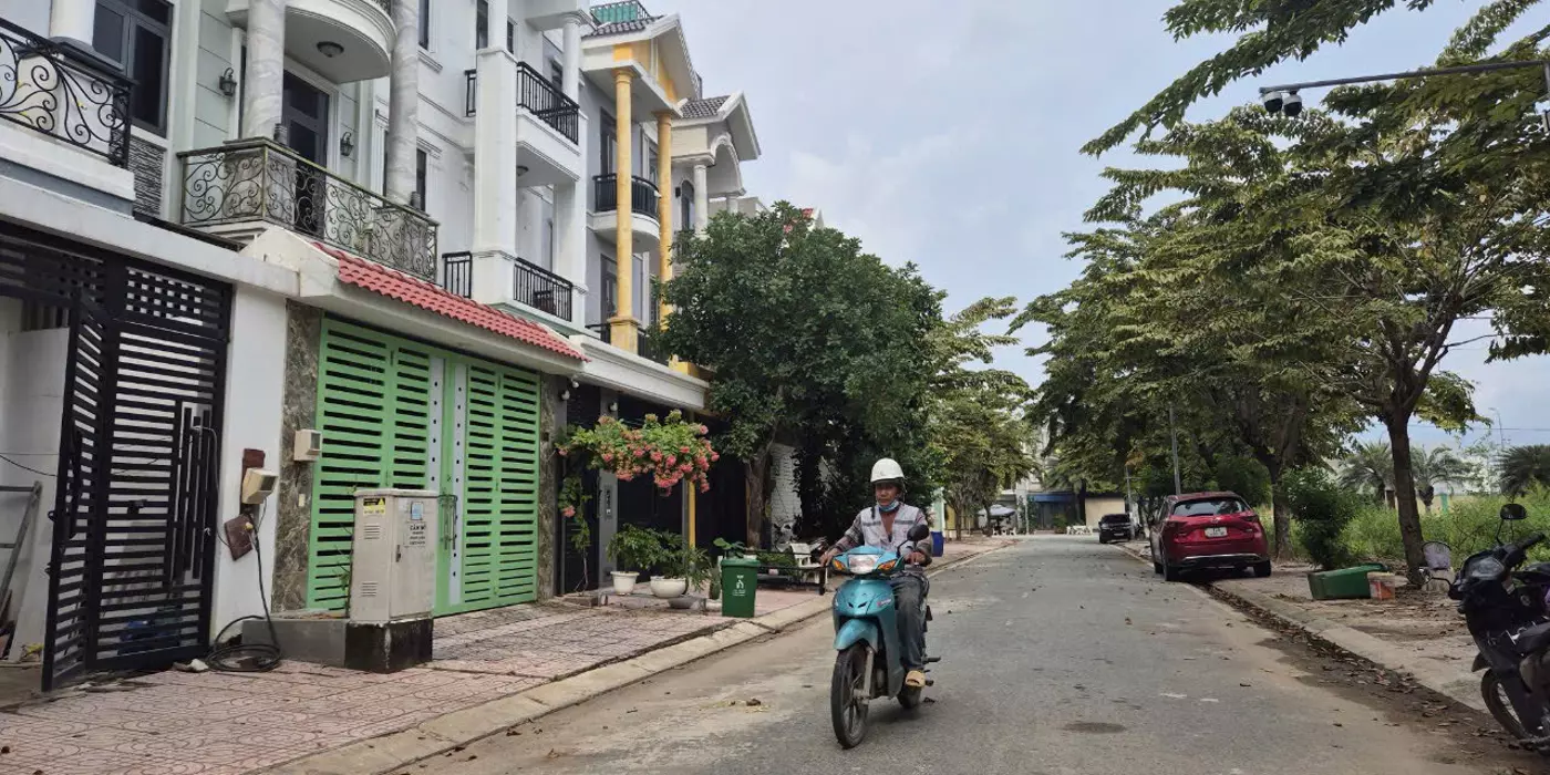 Nhà phố centana trường lưu DT 150m, 3 tầng giá tốt