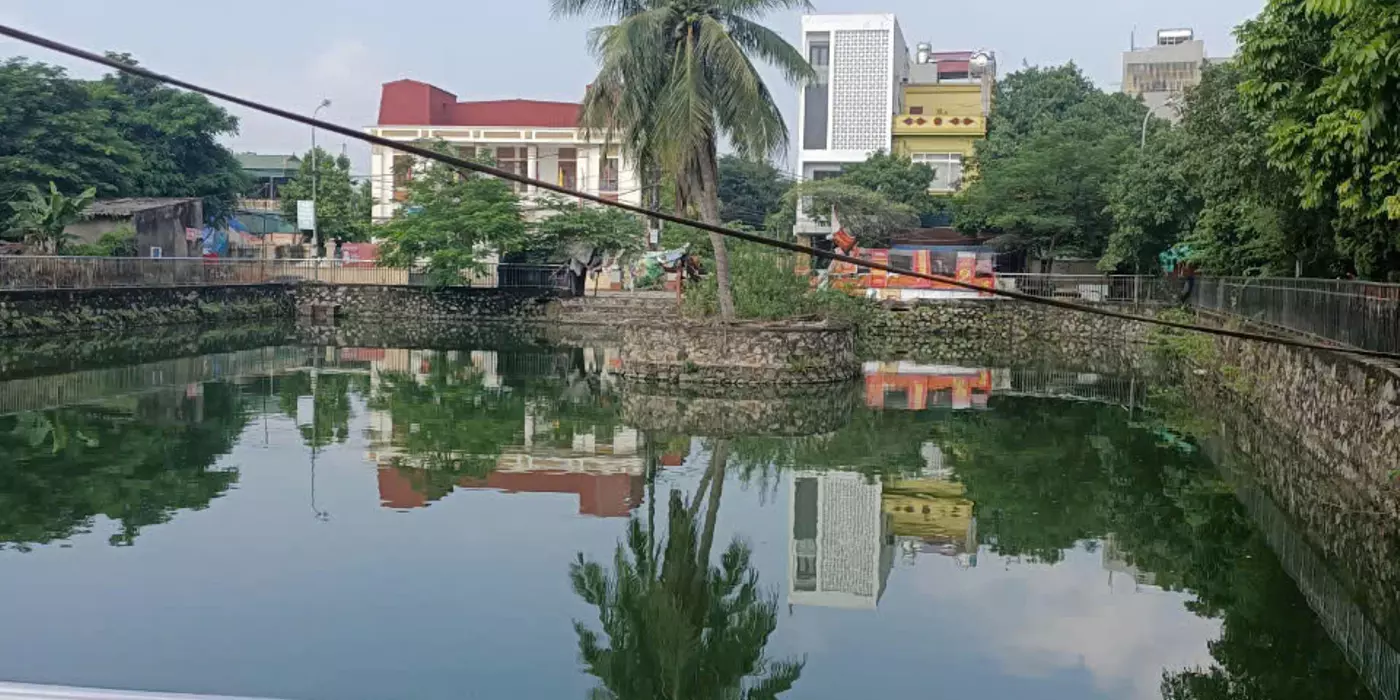 Bán gấp lô góc phố xốm mặt đường lớn kinh doanh đỉnh cao view hồ 3 ô tô tránh