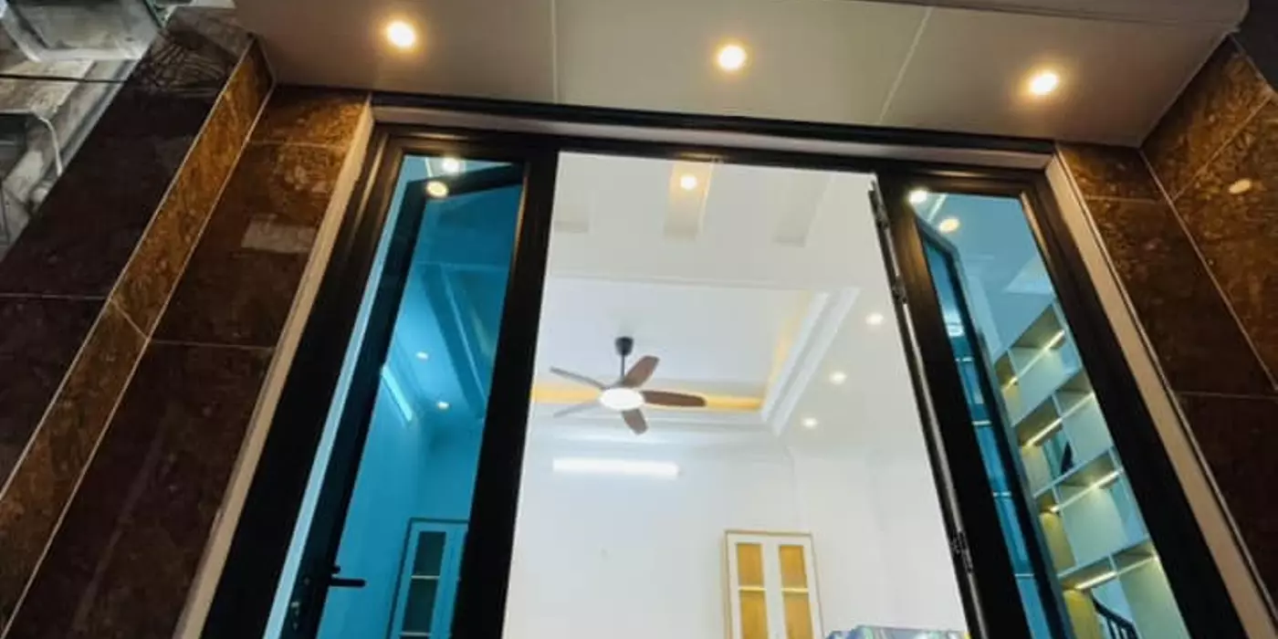 Nhà Đẹp 5 Tầng Ở Ngay, Phố Ngọc Khánh, Ba Đình, DT 50m2, MT 6m, Gần Ngay Ô Tô, Nhỉnh 9 Tỷ.