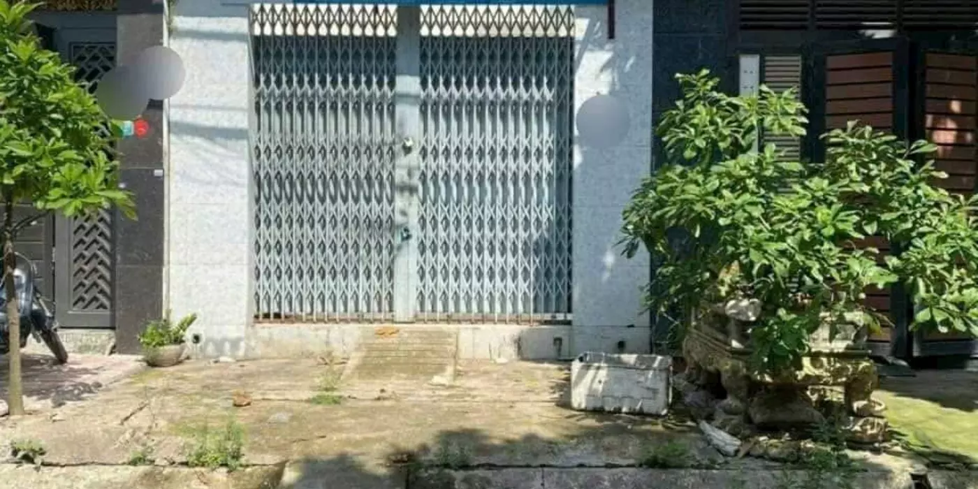 Bán đất tặng nhà cấp 4 diện tích 4x17m giá 4,xx tỷ Đường 12m TTH21