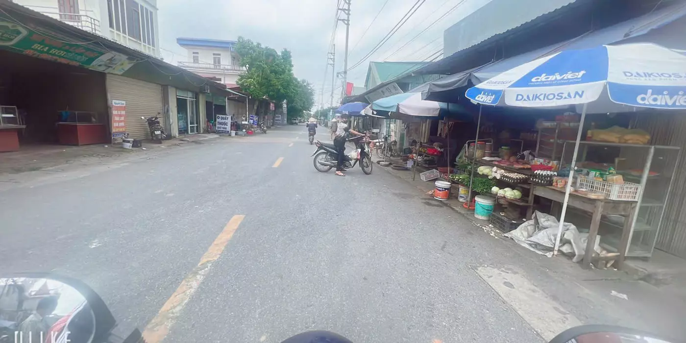 GIÁ RẺ NHÁT SO VÓI KHU VỰC CHỈ HƠN TỶ DT 86 M VỊ CHÍ ĐẤT SÁT DG KINH DOANH TẠI LAP CHÍ MIMH TRÍ SS