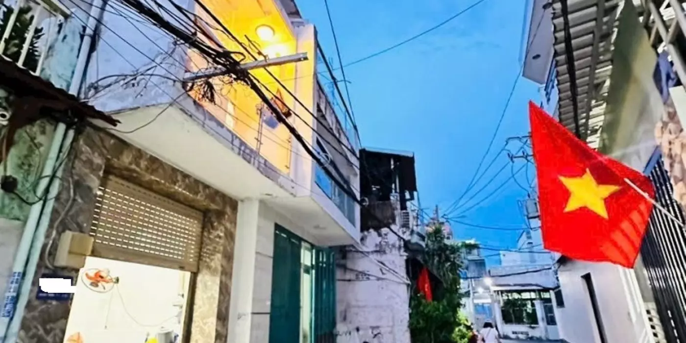 Ngay Nhà thờ Hạnh Thông Tây - Hẻm xe tải - BTCT 3 tầng - 3 phòng ngủ