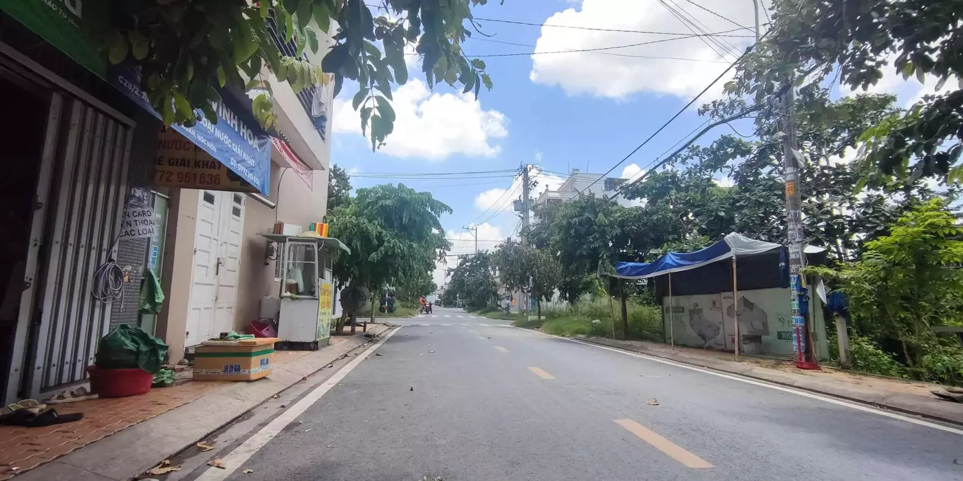 NHÀ MT Đường RỘNG 10M TÂN XUÂN - HÓC MÔN - Gần đường TÔ KÝ.