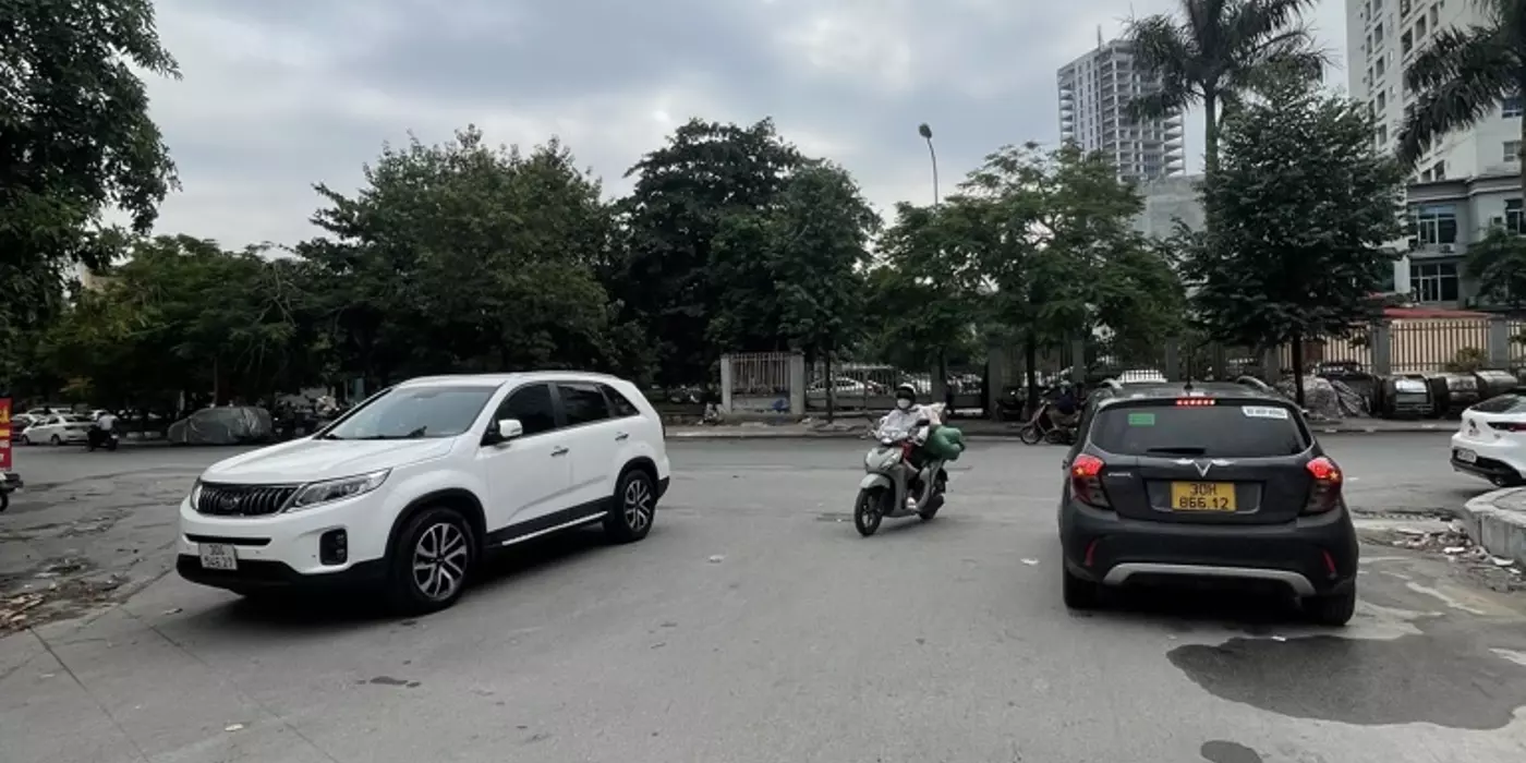 SIÊU PHẨM HẠ YÊN QUYẾT, GARA Ô TÔ – Ở VIP, KINH DOANH 50M2 x 5T, 15 TỶ
