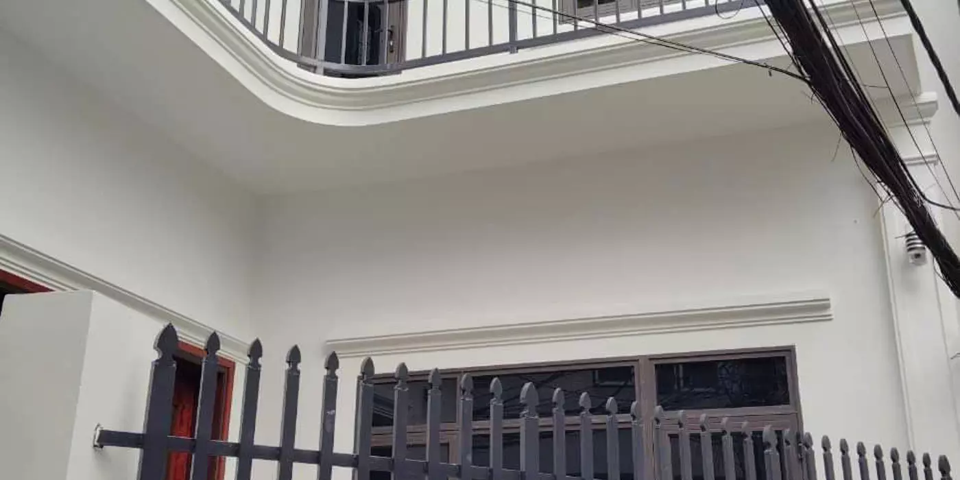 BÁN NHÀ ĐẸP MỚI TU SỬA PHỐ LÝ BÔN