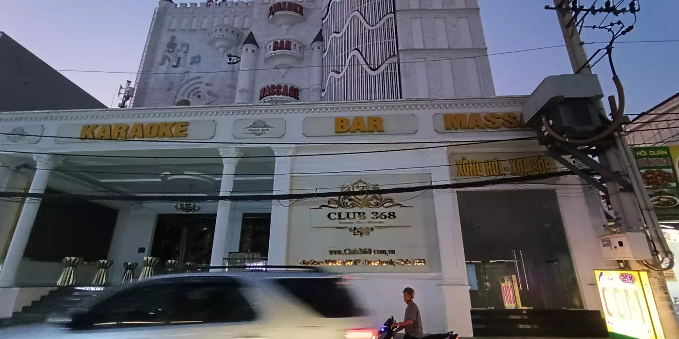 Bán toà nhà khách sạn & karaoke & massage giá mới 68 tỷ.
