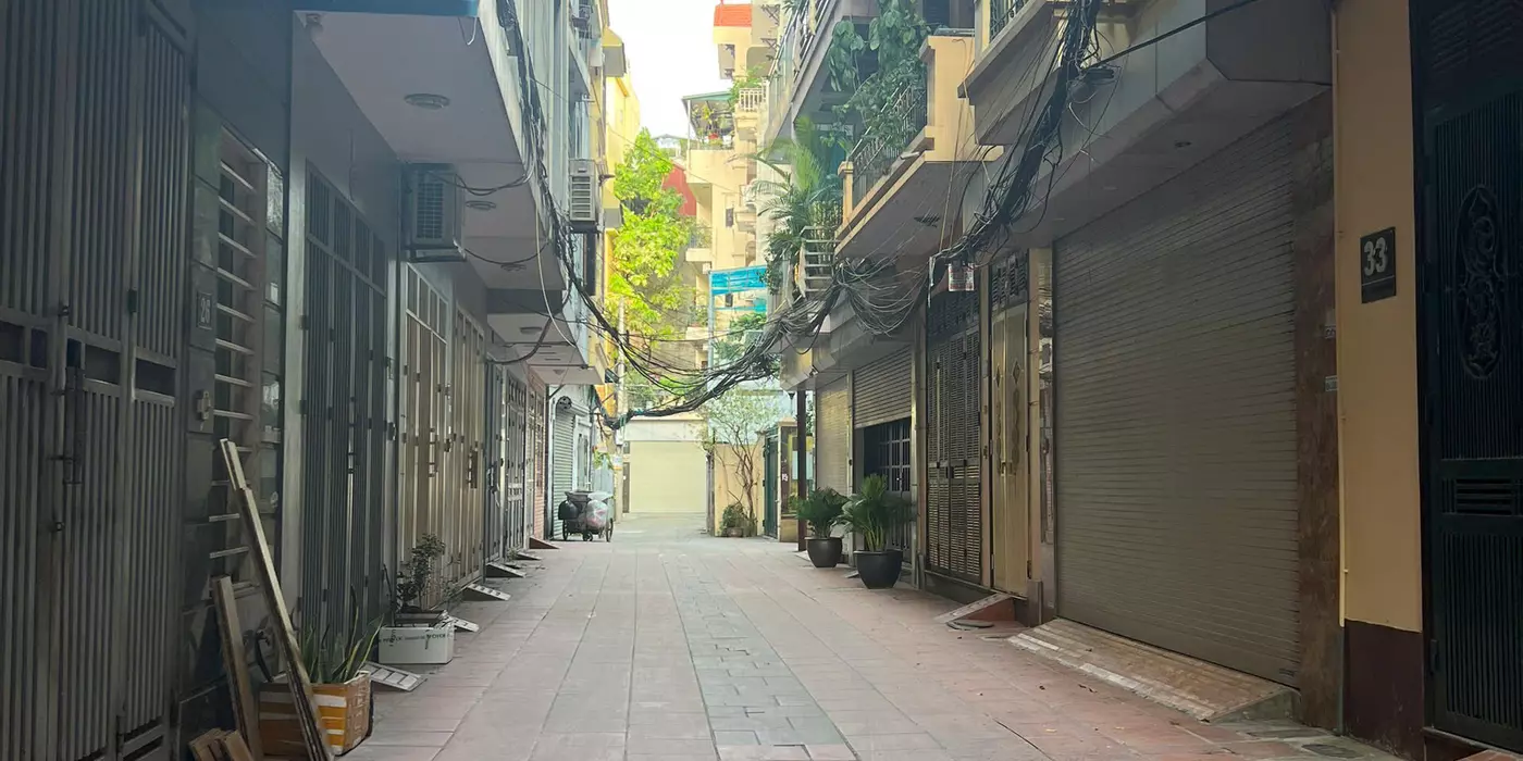 Nhà Âu Cơ 80m2 x mặt tiền 5m, lô góc, ô tô để trong nhà, ngay phố, sổ nở hậu.