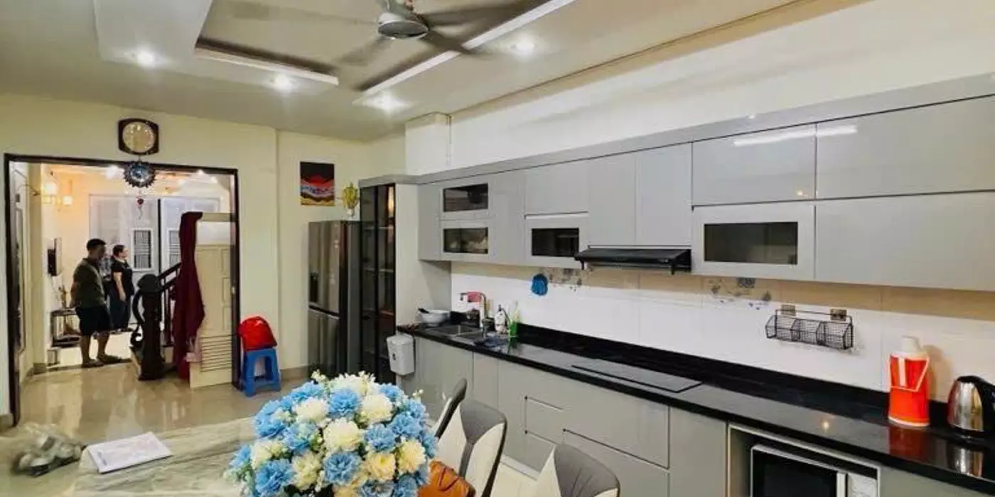 Bán nhà TRẦN DUY HƯNG, DT 52M2, 5 TẦNG, VÀI BƯỚC CHÂN RA MẶT PHỐ, NGÕ NÔNG THÔNG RỘNG, NHÀ ĐẸP MÊ