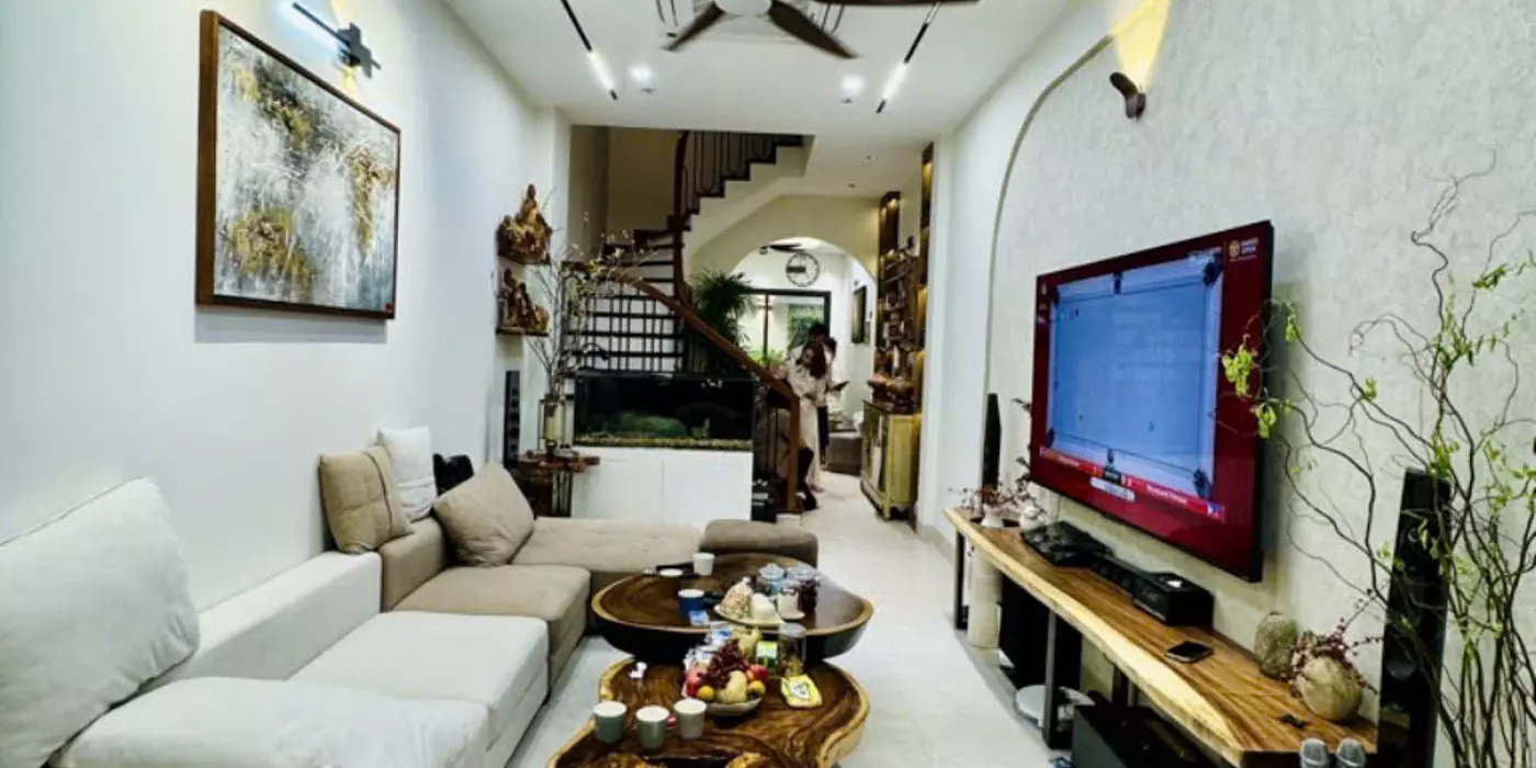 SIÊU HIẾM LÂM DU LONG  BIÊN  
NHÀ ĐẸP NHƯ KHÁCH SẠN 5*- 
Ô TÔ TRÁNH 30 M THOÁNG TRƯỚC SAU CHỦ TẶNG