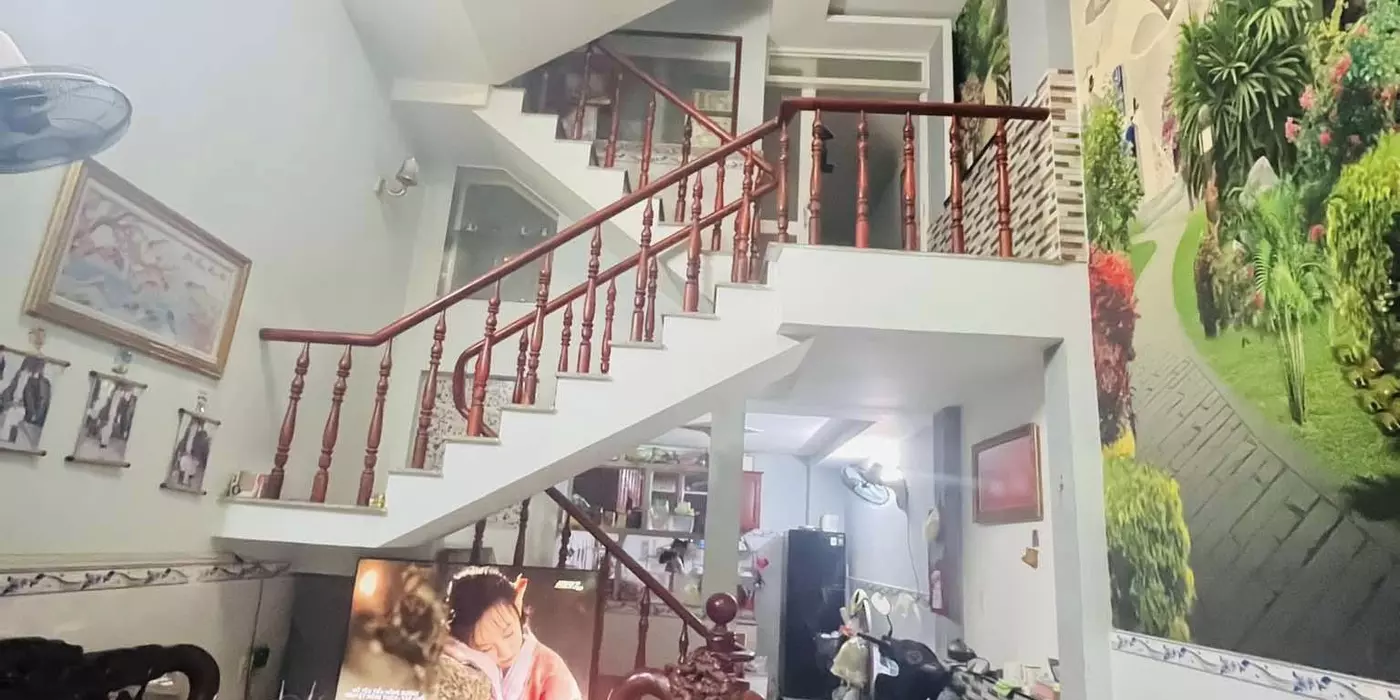 NHÀ 4 Tầng - hẻm XE HƠI Thông - Gần chợ  ĐÔNG QUANG - BÙI VĂN NGỮ. QUẬN 12 - CHỈ 4,35 tỷ.