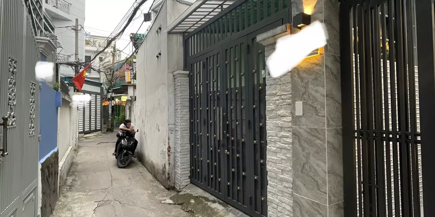 Ngay Trường THCS Gò Vấp - Hẻm thông - BTCT 3 Tầng