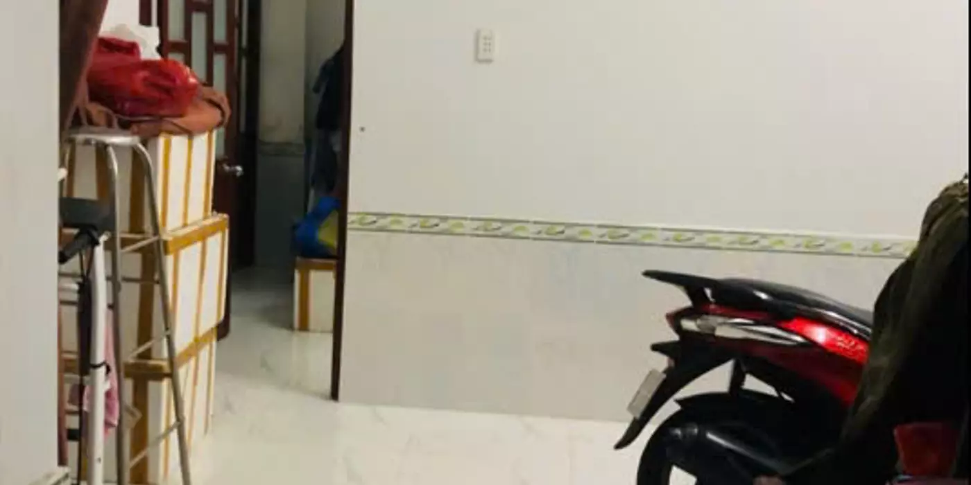 Nhà ngang khủng 8.7m, cách 1 căn ra mặt tiền đường Huỳnh Tấn Phát, Nhà Bè, 76m2, 2 tầng, sổ riêng,