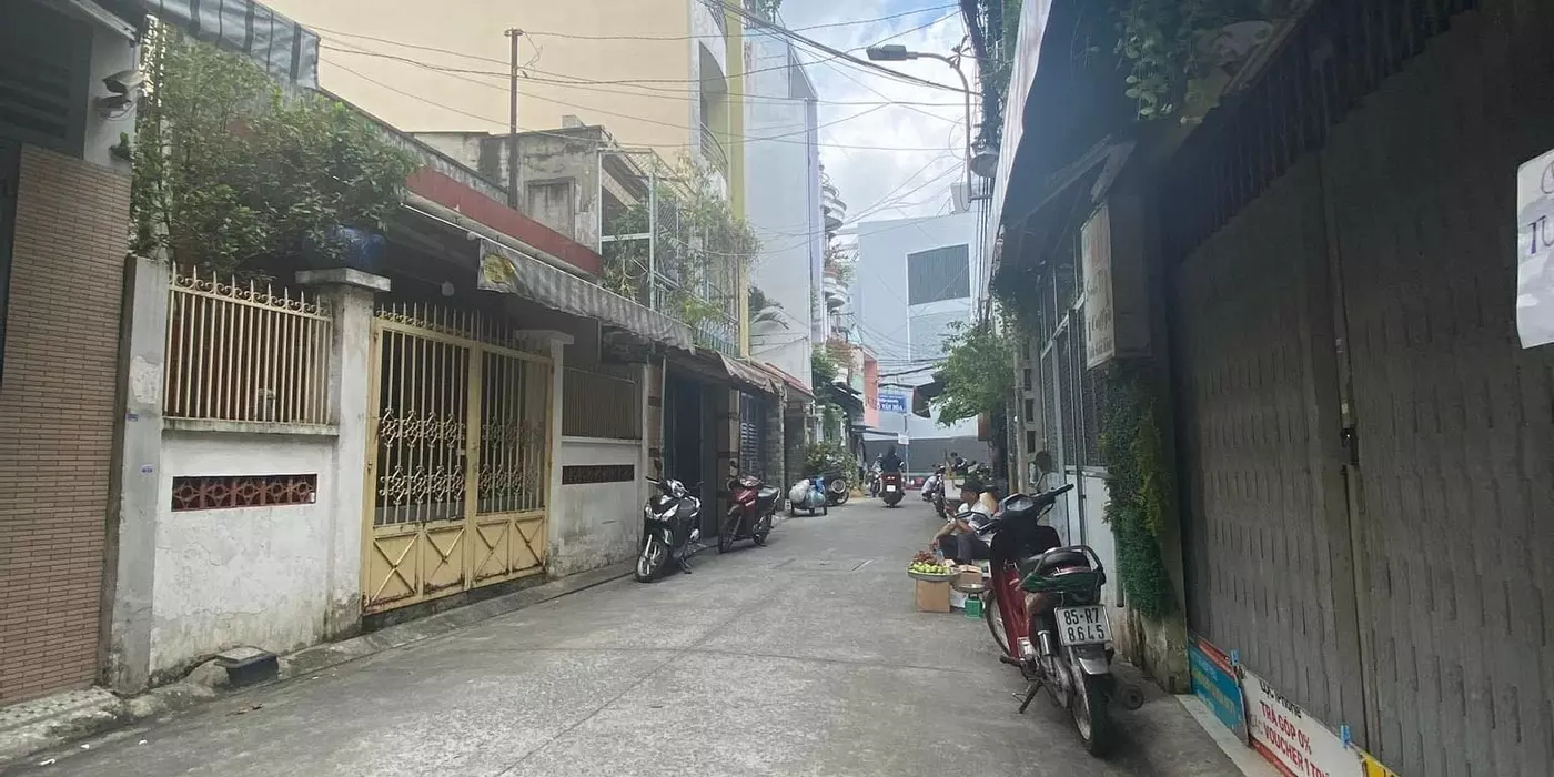 NỞ HẬU - CHỢ ÔNG ĐỊA DÂN CƯ CỰC KỲ ĐÔNG - HẺM BA GÁC THÔNG TỨ TUNG