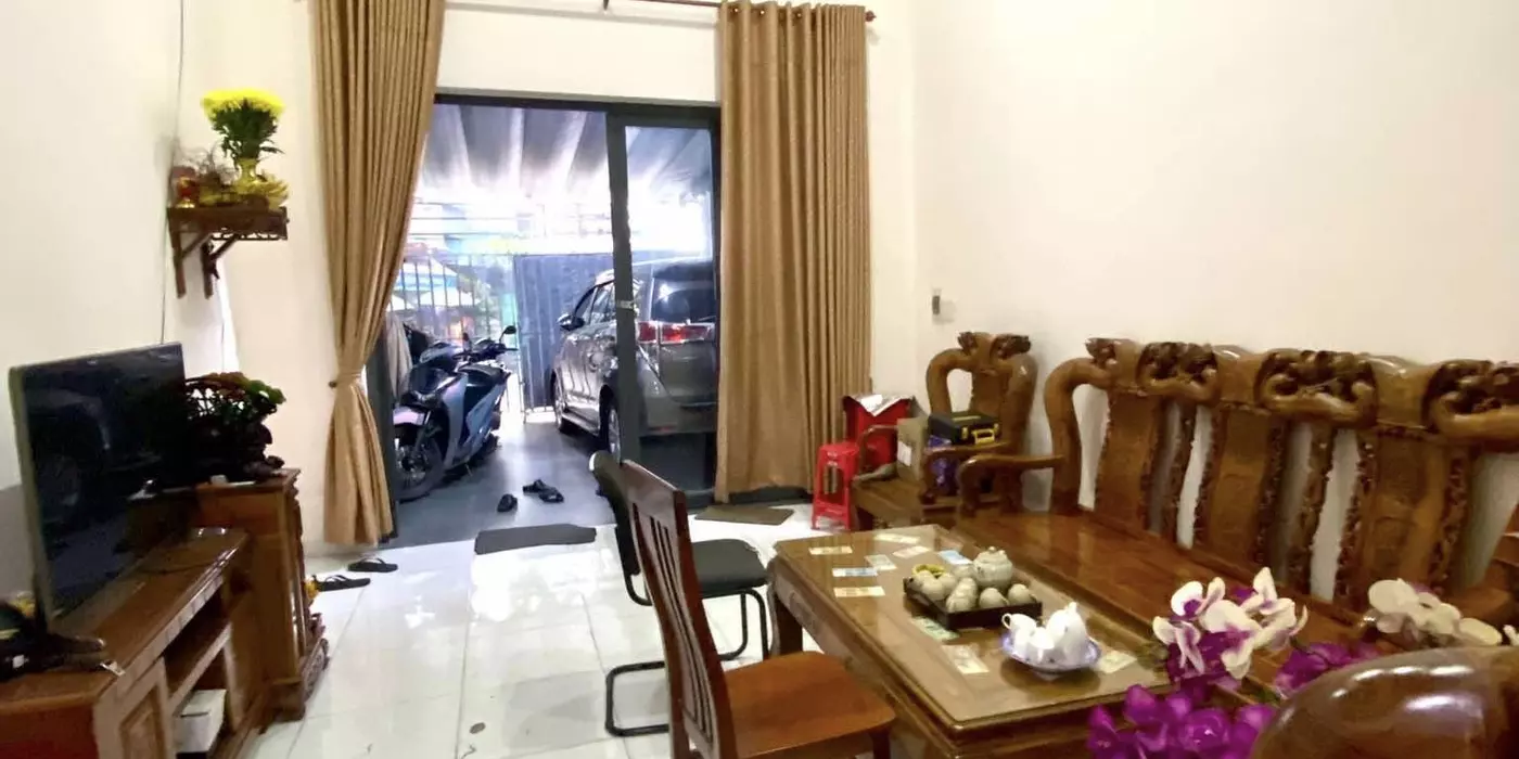 NHÀ  MẶT TIỀN HUỲNH THỊ HAI Vỉa hè 2m - Vài bước chân ra NGUYỄN ẢNH THỦ - Vị trí  ĐẮC ĐỊA - Ngay