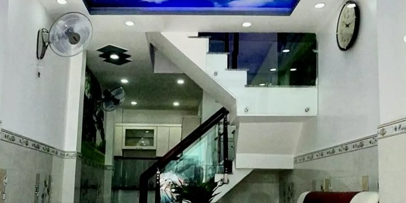 CẦN BÁN GẤP NHÀ QUẬN GÒ VẤP XE HƠI ĐẬU CỬA - SỔ VUÔNG A4, NHỎ XINH LUNG LINH. NHỈNH 4 TỶ