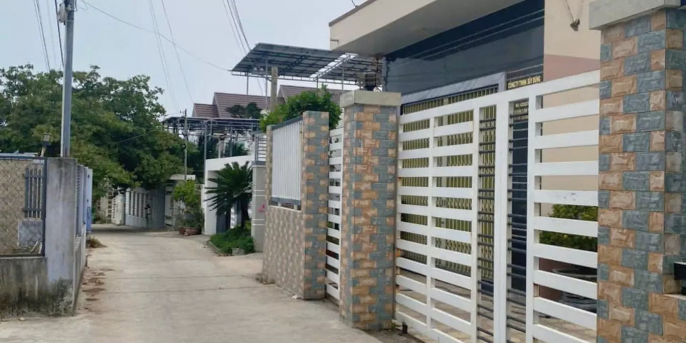 CHỦ VỀ MIỀN NGOÀI, BÁN ĐẤT TẶNG NHÀ VÀ FULL NỘI THẤT SỊN SÒ