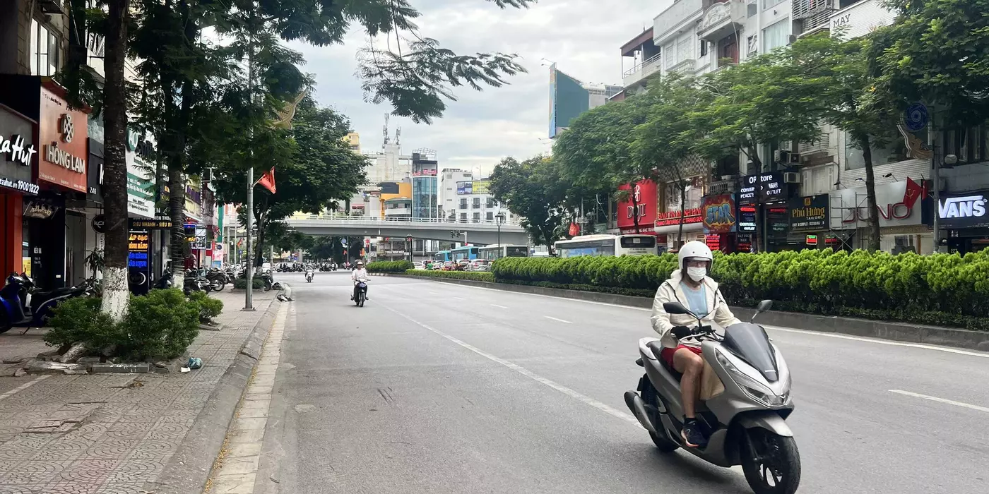bán nhà mặt phố Nguyễn Văn Cừ, 135m, mặt tiển 5.5m, vỉa hè 7m, chính chủ, full thổ cư