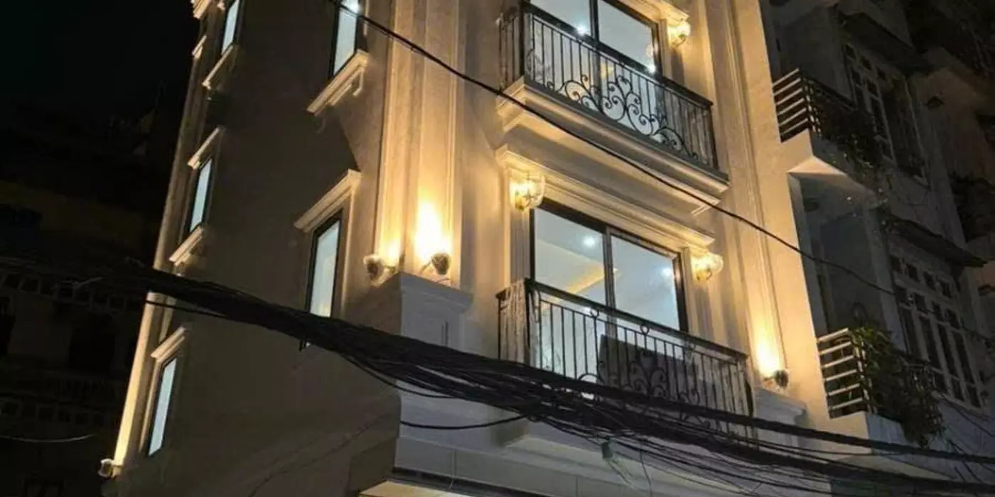 DUY NHẤT 1 CĂN 

TRUNG TÂM  -Q. BA ĐÌNH

GIỮA LÒNG THỦ ĐÔ

THANG MÁY -OTO TRÁNH -KINH DOANH