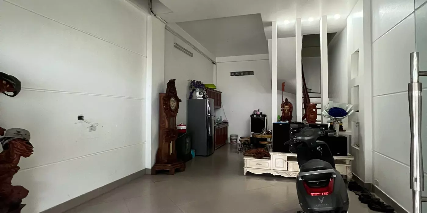 CHÍNH CHỦ VỀ NHÀ MỚI CẦN BÁN NHÀ MẶT NGÕ Ô TÔ, Ô TÔ ĐỖ CỬA