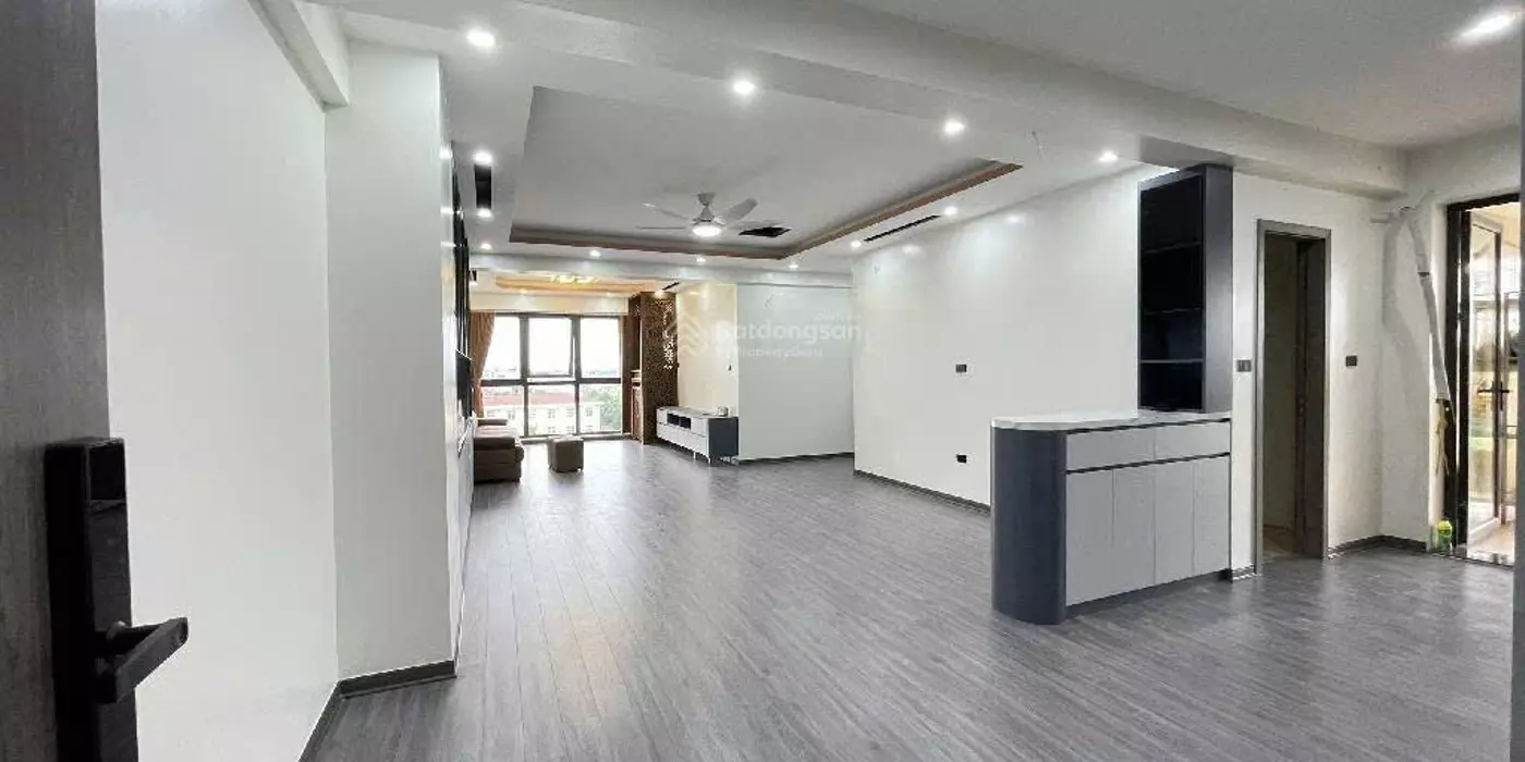 Bán căn hộ chung cư Việt Hưng Long Biên DT130m2 giá 5 tỷ 66 lô góc view đẹp nội thất xịn sò ở sướng