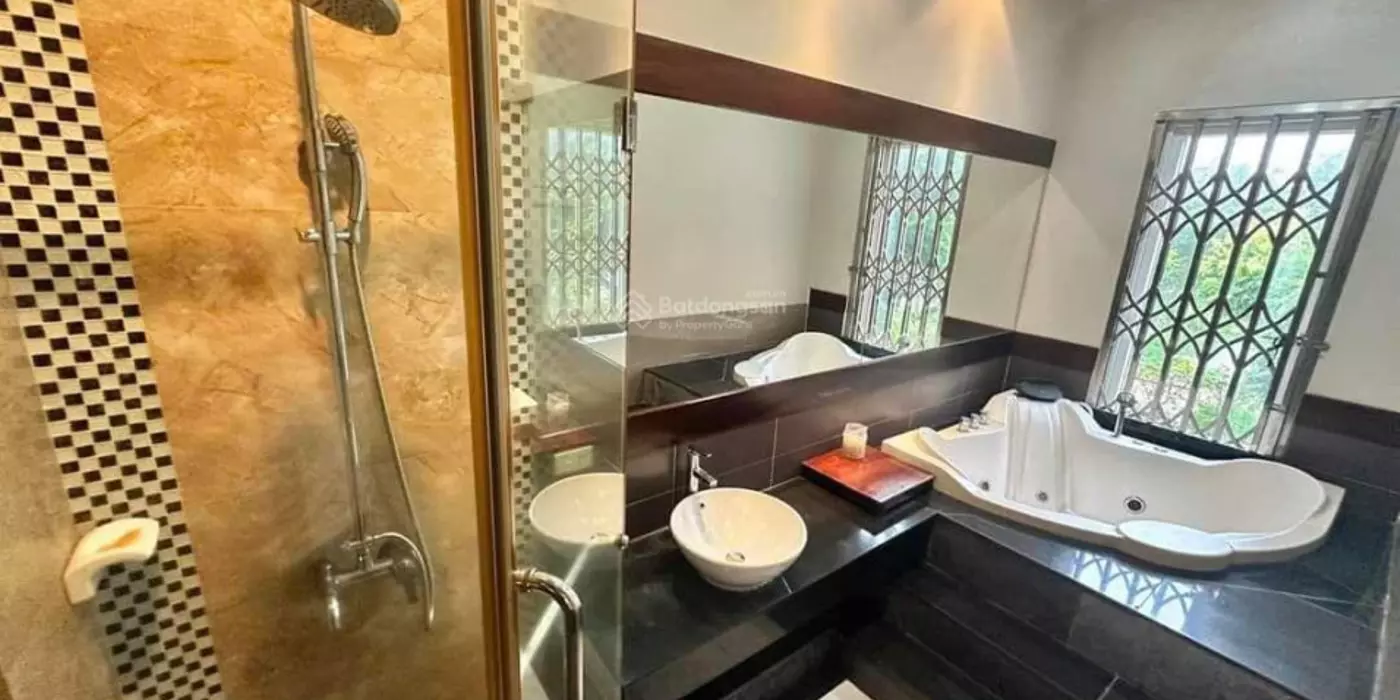 Bán nhà Phố Trạm, Long Biên, DT 40m2*6 tầng 5 tỷ 95, 1 nhà ra ô tô, gần trường