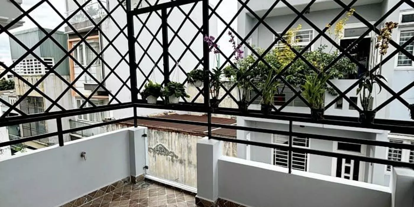 Nhà Chiến Lược 30m2 - 3 tầng mới đẹp, vào ở ngay, nhỉnh 3 tỷ, xe hơi đến cửa