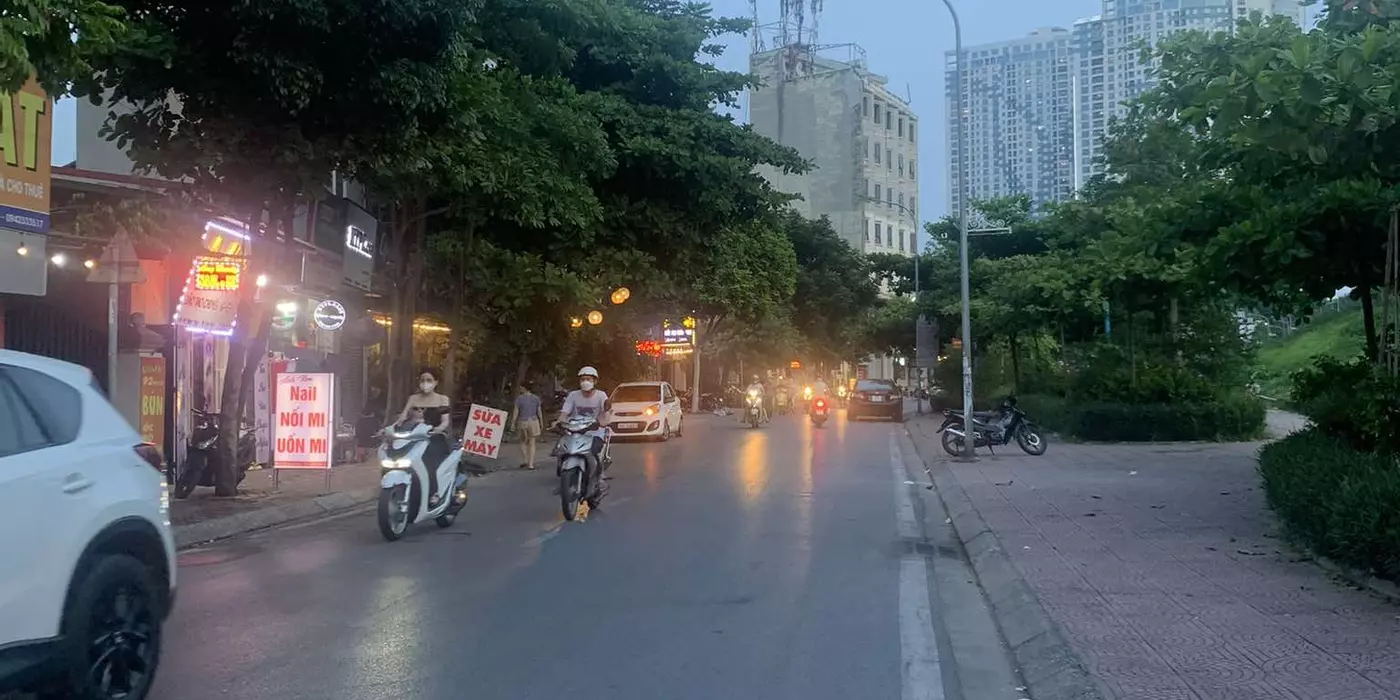 biệt thự mini Ngọc Thuỵ, 90m x 5tầng, sân vườn, gara ôtô, đồ gỗ nhập khẩu, ô chờ thang máy