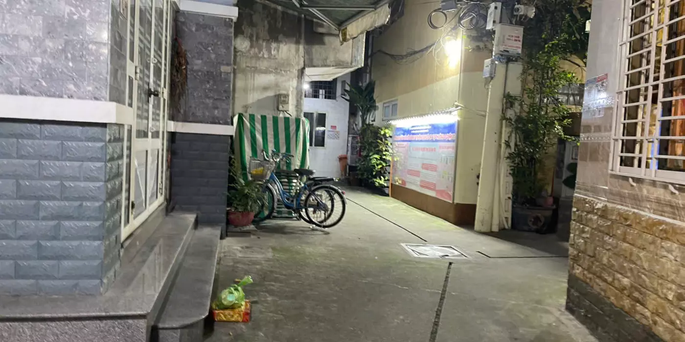 NHÀ CŨ CÓ THỂ TIỆN XÂY MỚI ĐƯỜNG NGÔ GIA TỰ CÁCH 5 CĂN RA MẶT TIỀN - NHÀ GIÁ TỐT - HẺM THÔNG .