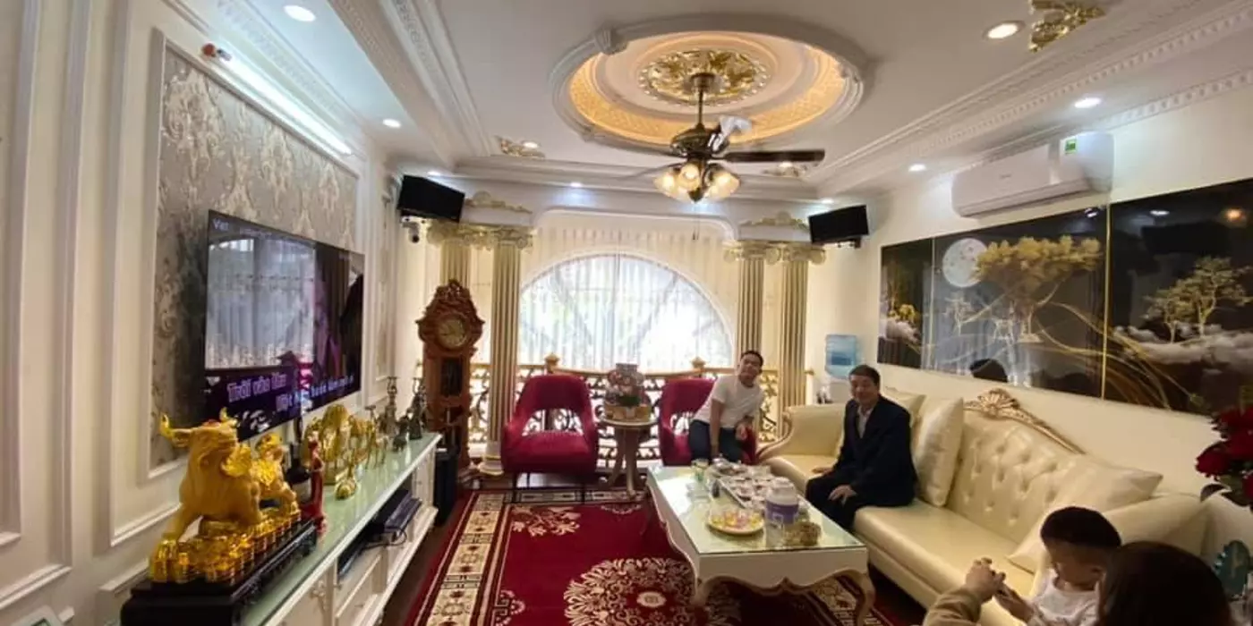 Bán nhà Mặt phố Cổ Linh, Cạnh TTTM Aeon Long Biên, 5 tầng, ô tô, kinh doanh, Nhỉnh 20 tỷ.