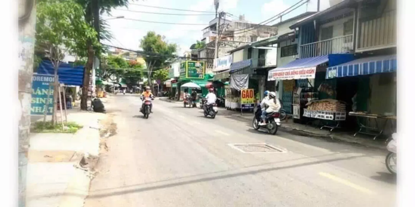Nhà mặt tiền đường Lạc Long Quân , đường kinh doanh khu sầm uất