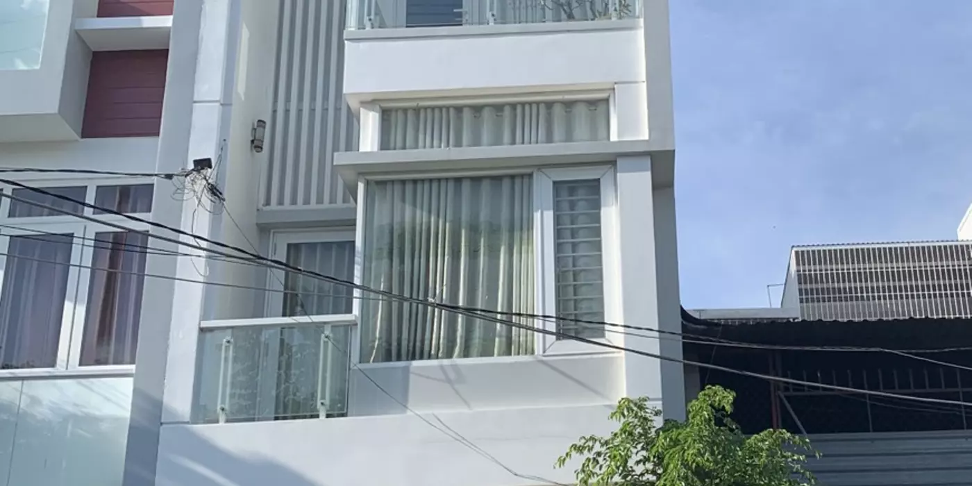 Bán nhà đường Âu Cơ , diện tích 60m2, mặt tiền 4.8m, giá chỉ hơn 8 tỷ